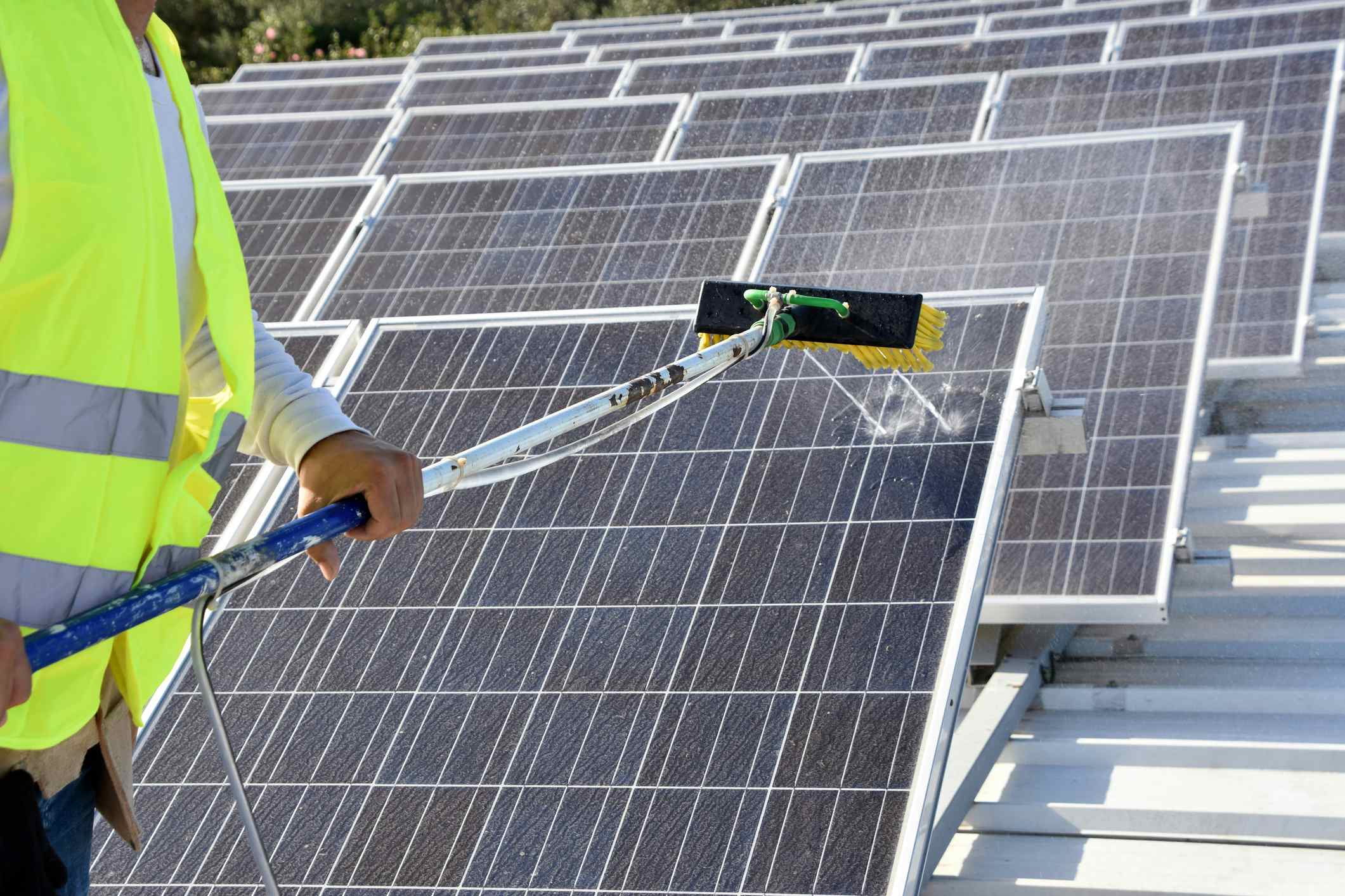 Blog Hero: How to Clean Solar Panels