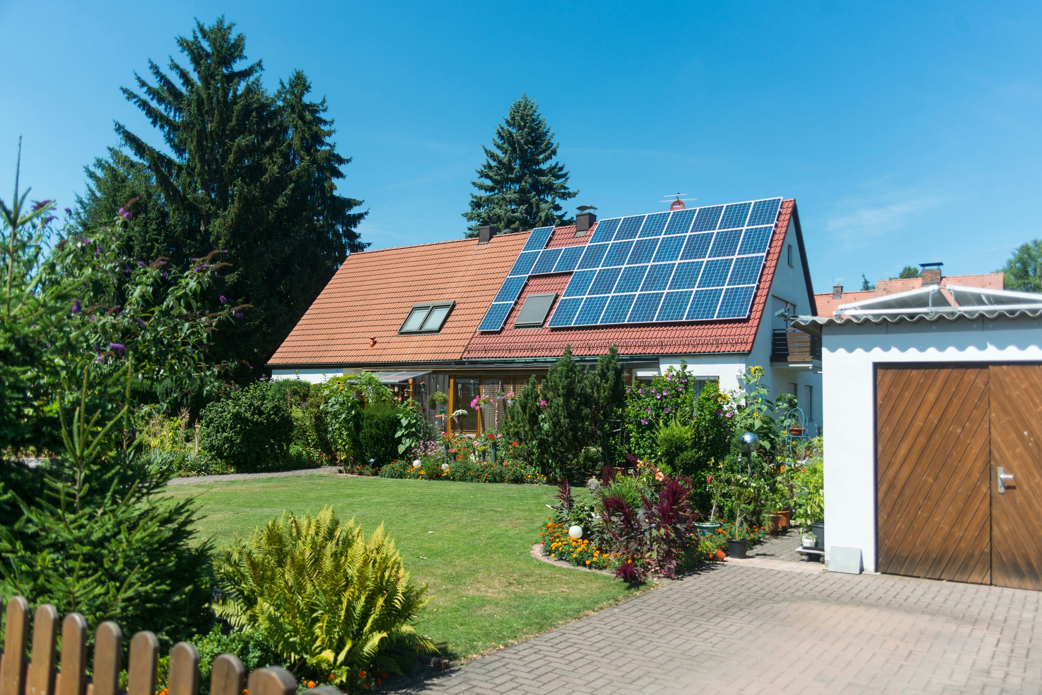 Blog Hero: How to Install Solar Panels