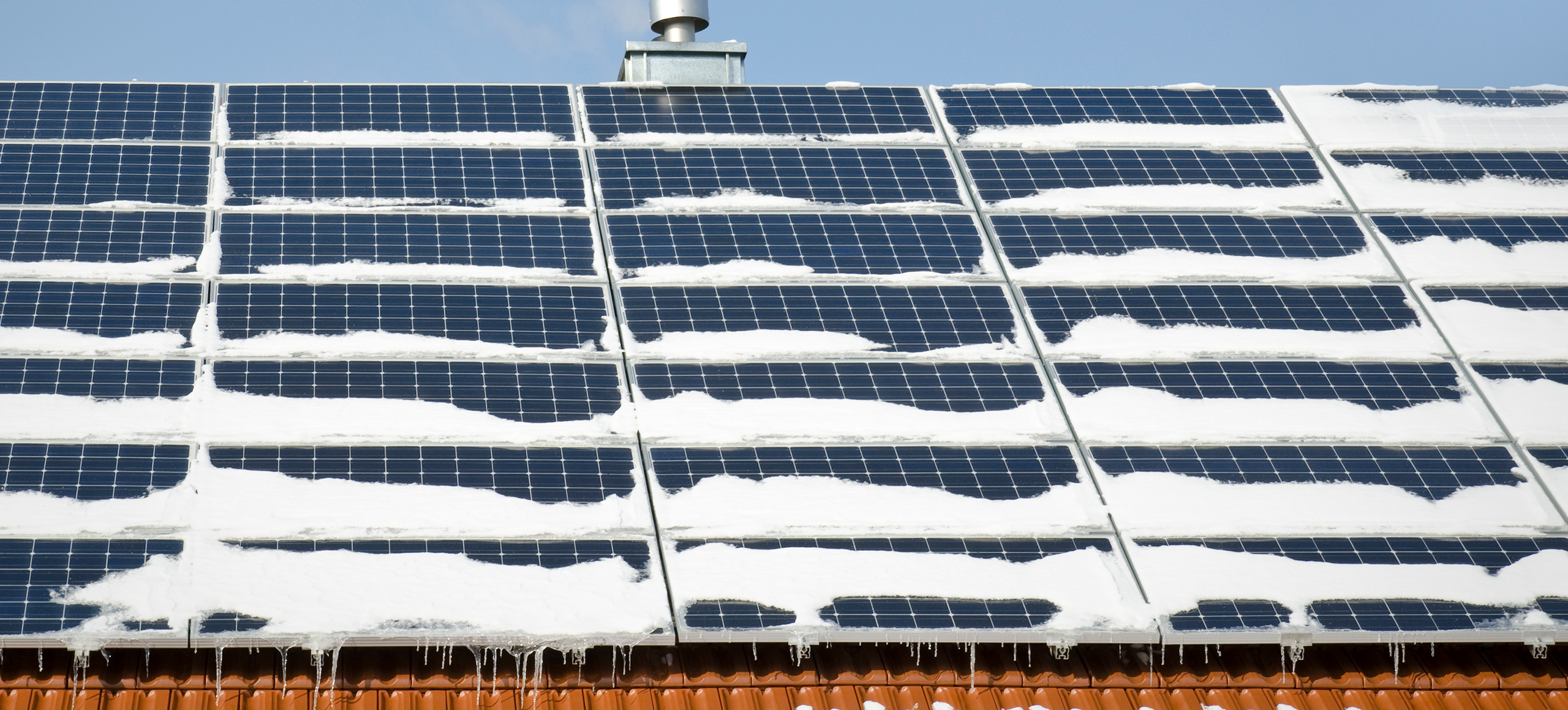 Blog Hero - How to Prepare Solar Panels for Winter